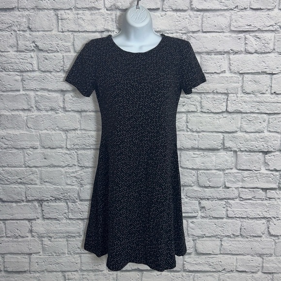 Uniqlo Dresses & Skirts - UNIQLO Black Geometric Print Built-in Bra Short Sleeve Mini Dress size Small